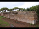 07940 ostia - regio i - insula xiii - domus delle gorgoni (i,xiii,6) - suedwestfront am cardo maximus - 01-2024.jpg